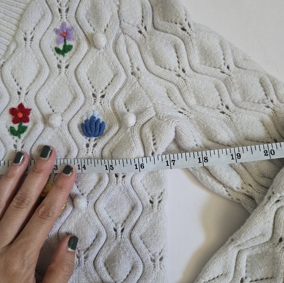 Urban revivo floral embroidered cardigan off white button down bell sleeve sz 4 - Picture 7 of 10